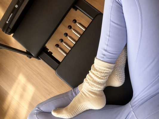 COCONUT CREAM PILATES Slouch Grip Socks