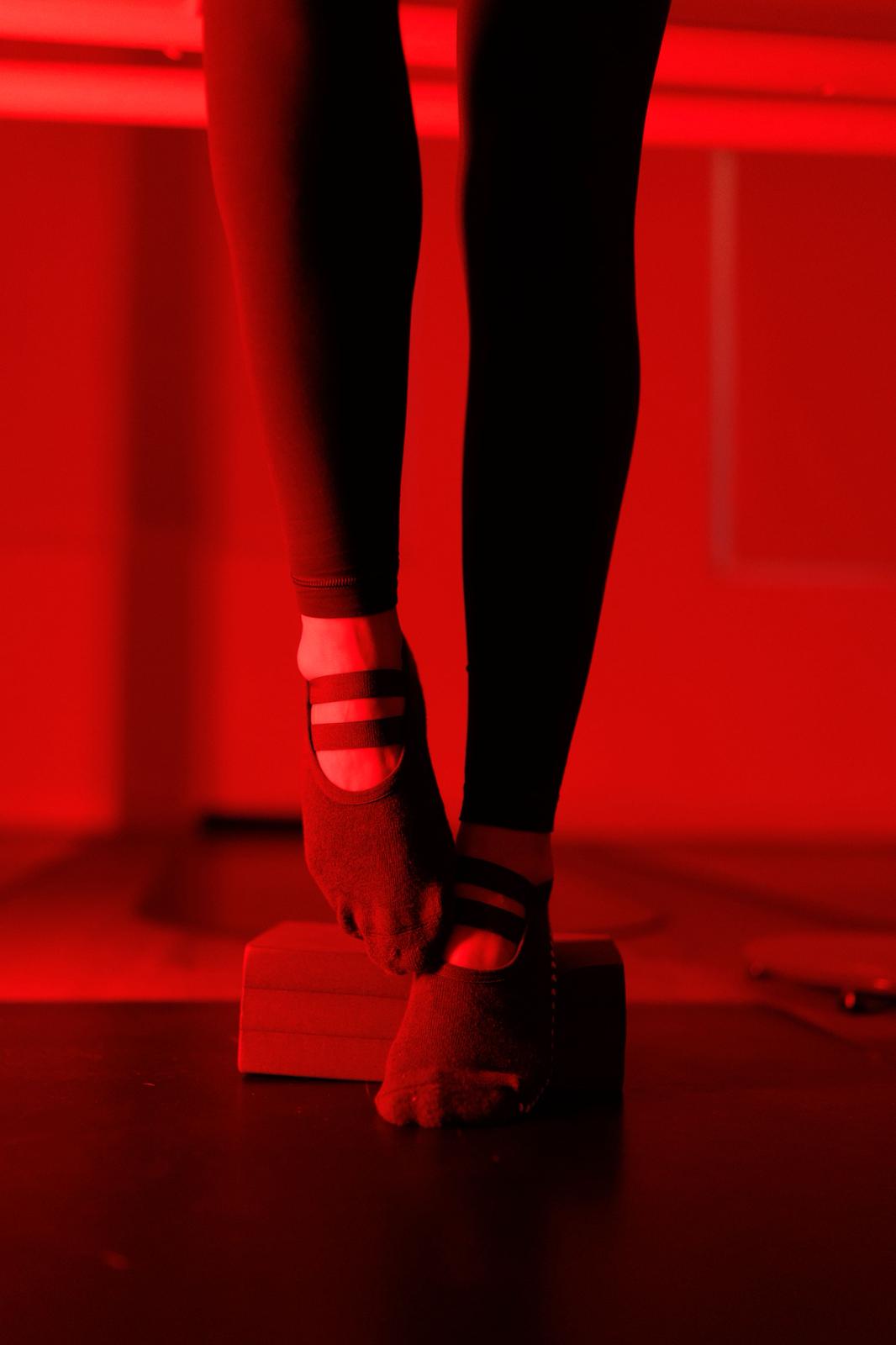 ROSE QUARTZ PINK PILATES INFRARED GRIP SOCKS | HEART & SOLE