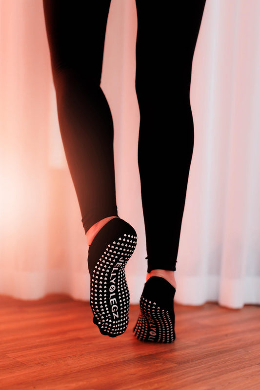 BLACK ONYX PILATES & BARRE INFRARED GRIP SOCKS | HEART & SOLE